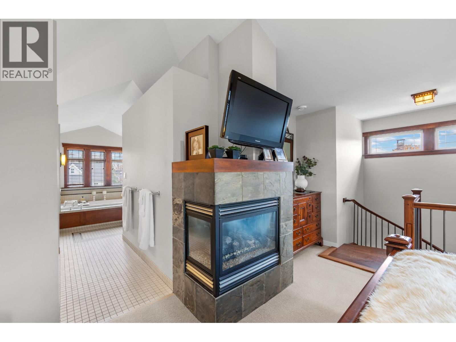 186 MACDONALD AVENUE, Burnaby