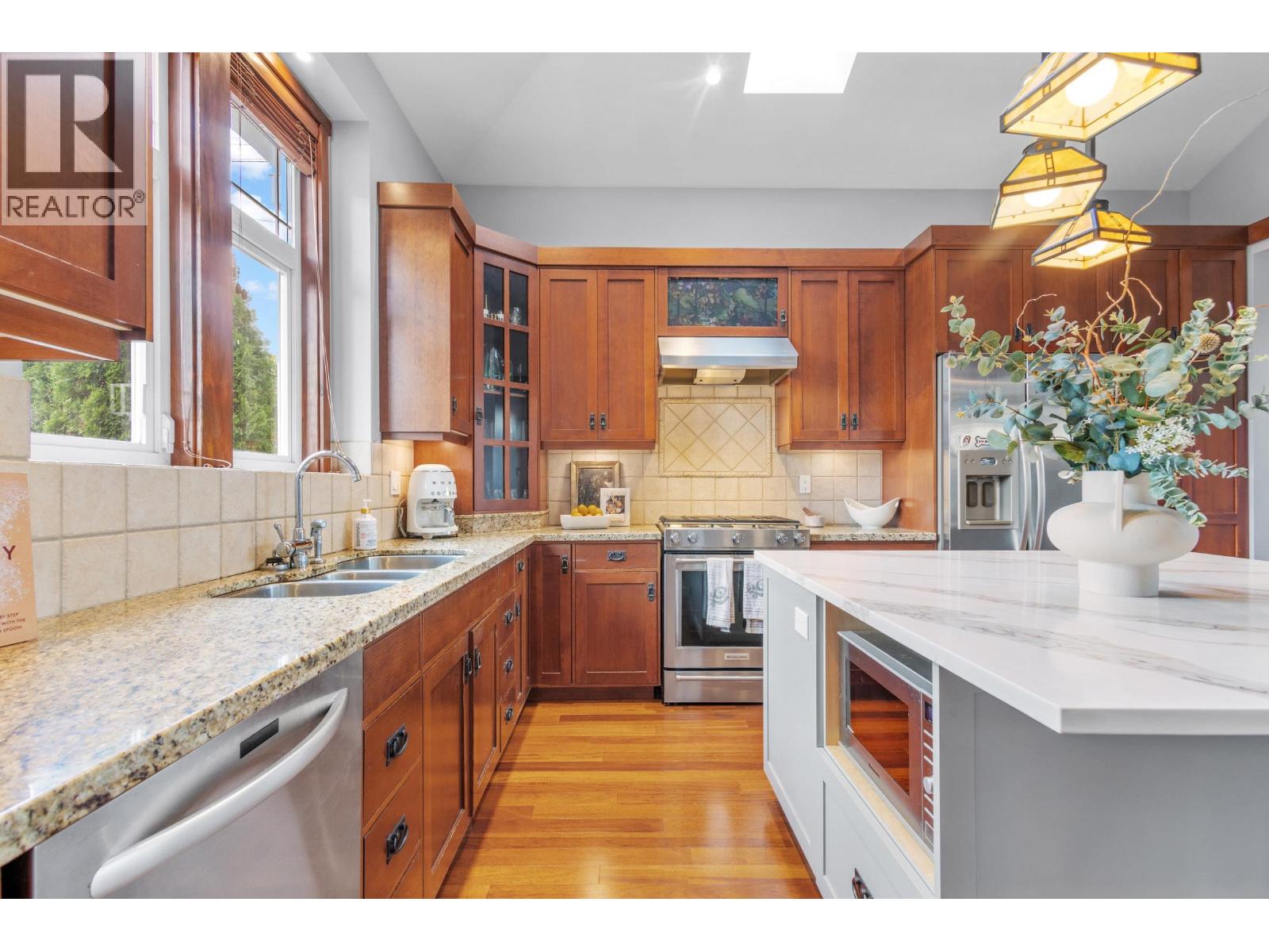 186 MACDONALD AVENUE, Burnaby