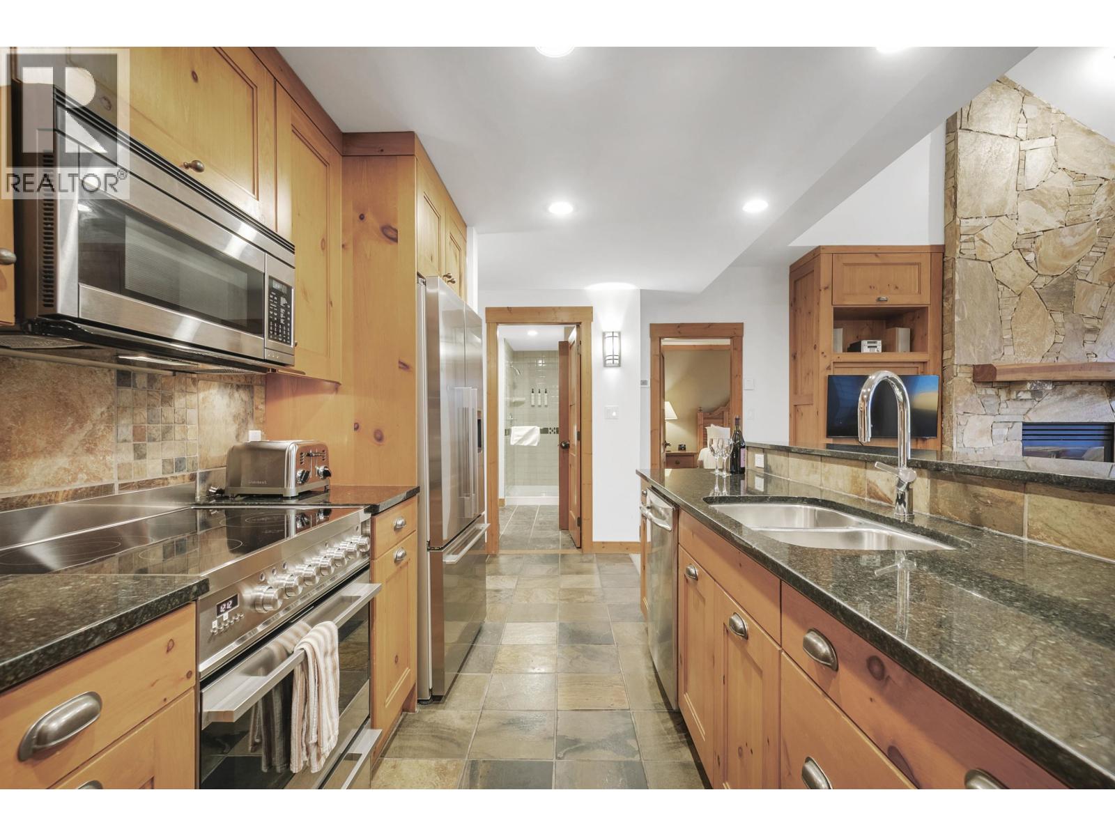 401 2202 GONDOLA WAY, Whistler