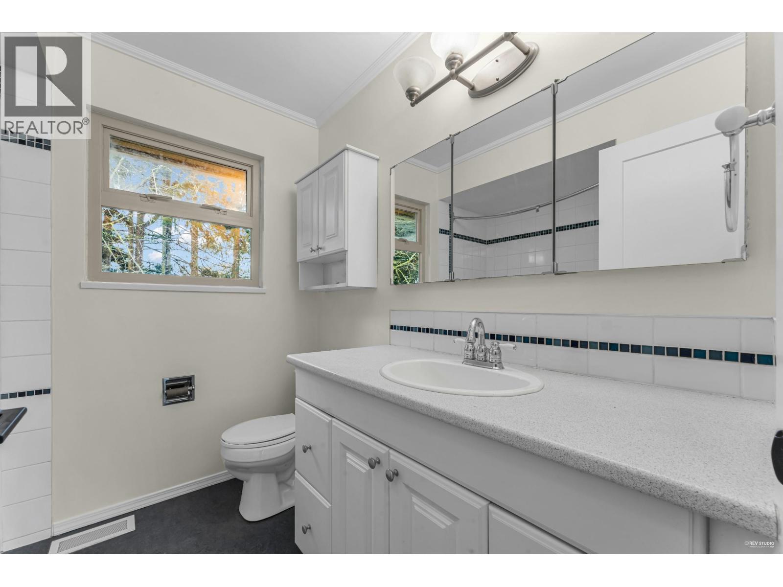 4310 RIVER Road West, Delta