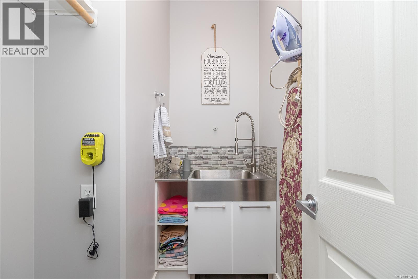 832 Pintail Pl, Langford