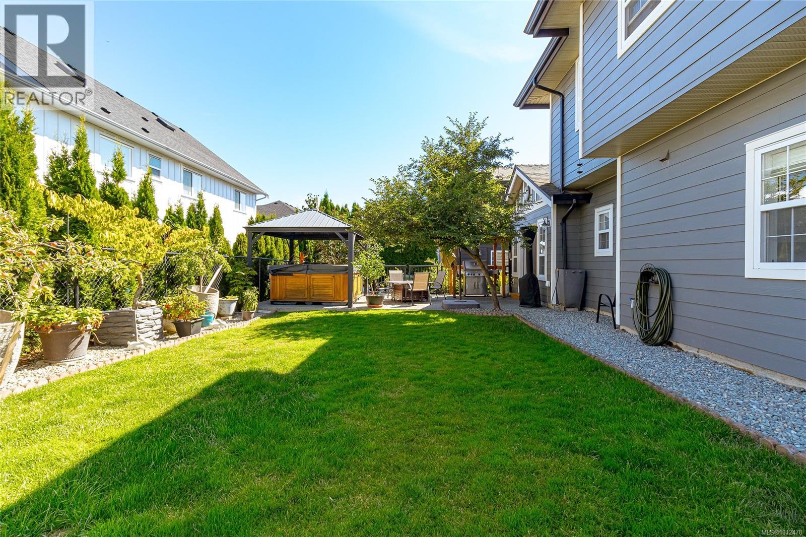 832 Pintail Pl, Langford