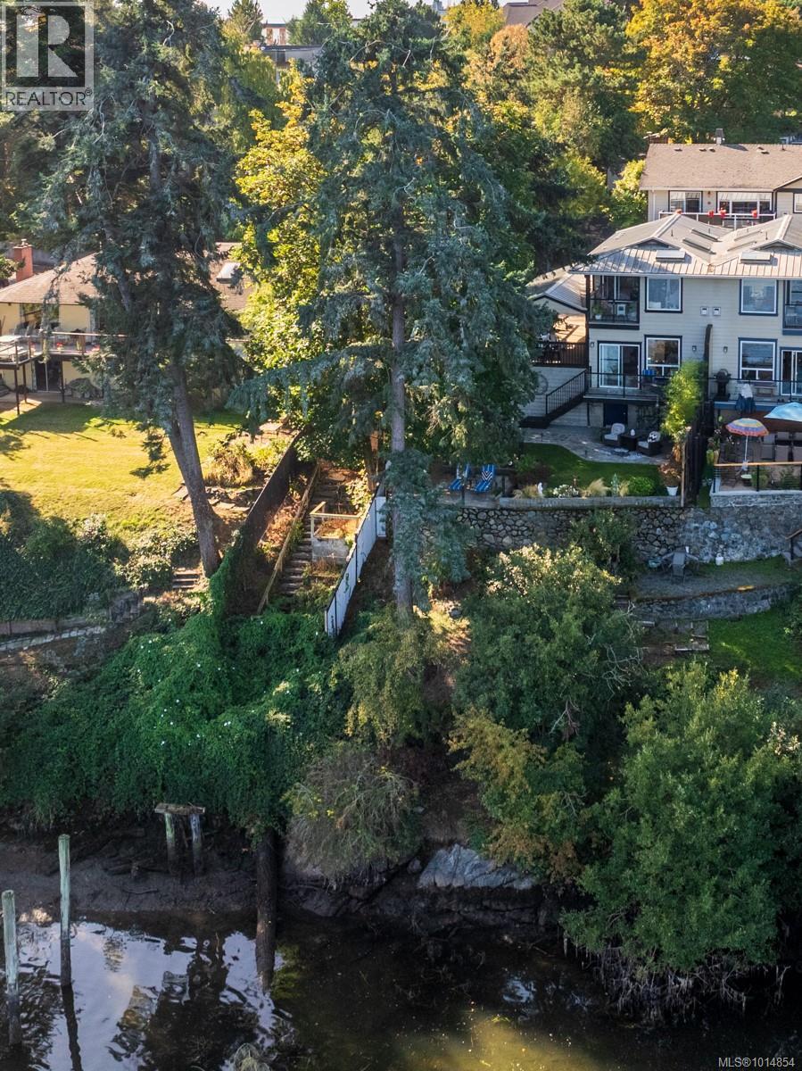 1004 DeCosta Pl, Esquimalt - Exteriors - Drone/Aerial View - Photo 10