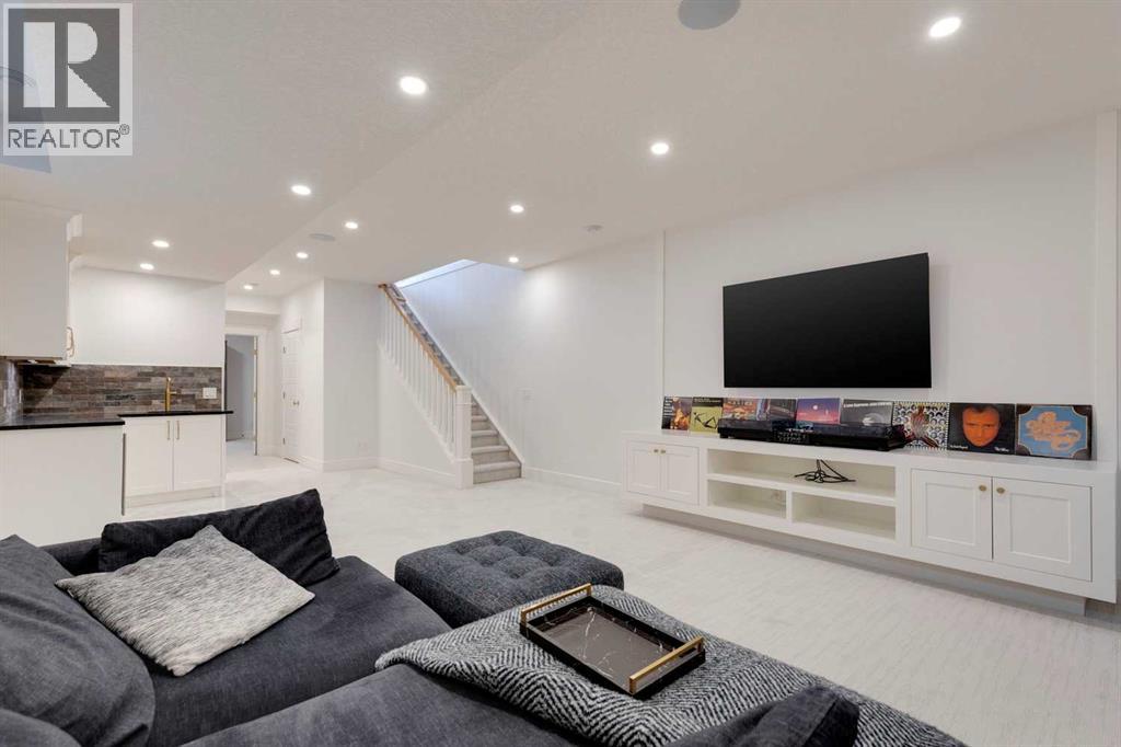 Single Family House for Sale in   Avenue NW West Hillhurst Calgary 