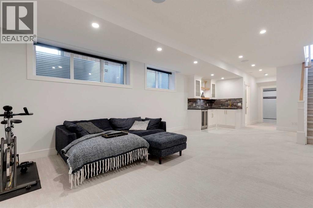 Single Family House for Sale in   Avenue NW West Hillhurst Calgary 