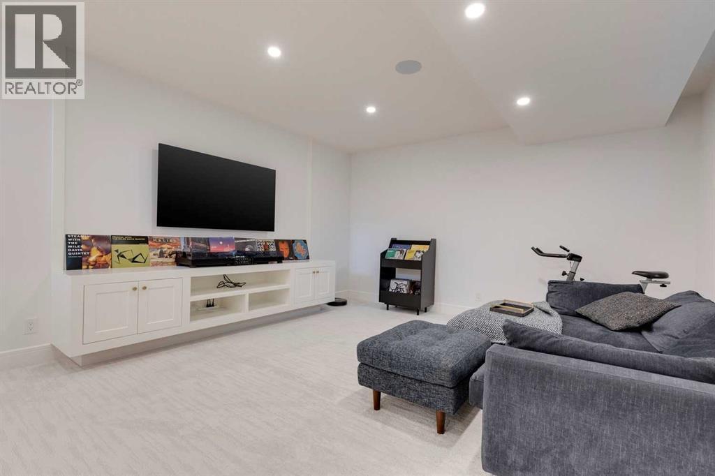 Single Family House for Sale in   Avenue NW West Hillhurst Calgary 