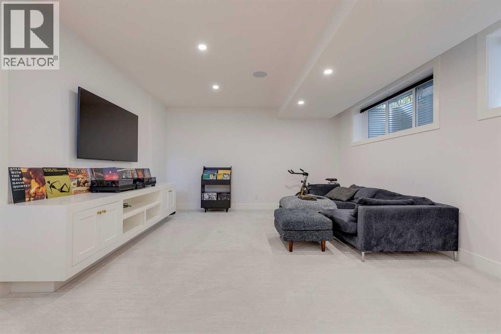 Single Family House for Sale in   Avenue NW West Hillhurst Calgary 