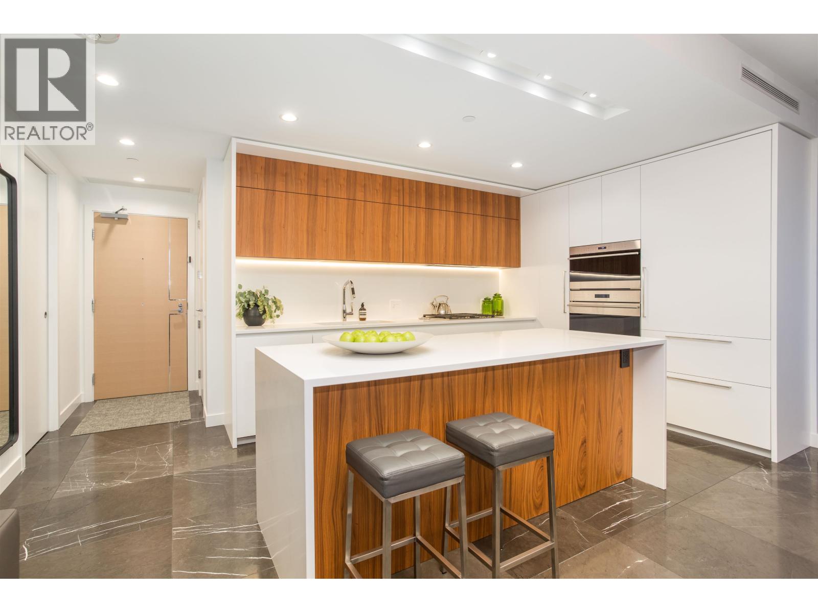 2004 885 CAMBIE STREET, Vancouver