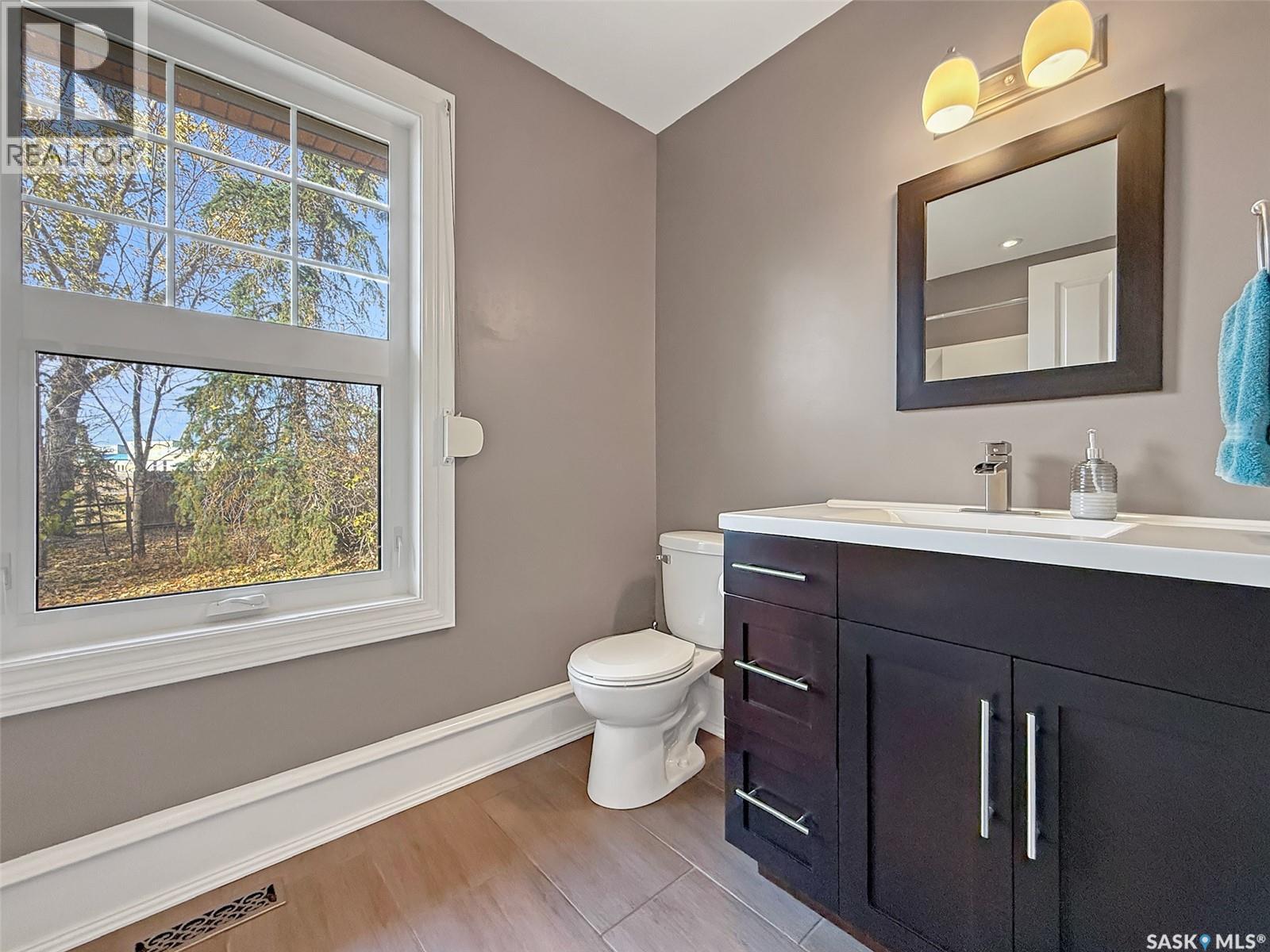 Single Family House 2 Level for Sale in City of Swift Current Acreage Swift Current 