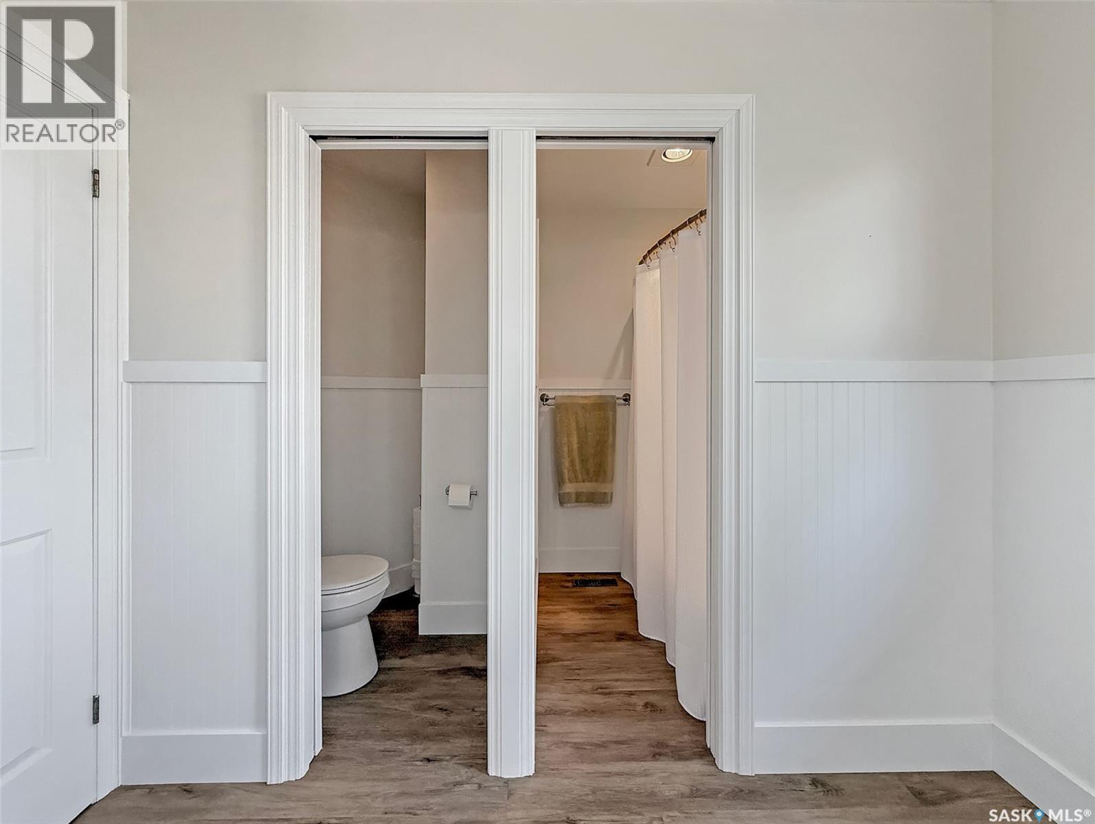 Single Family House 2 Level for Sale in City of Swift Current Acreage Swift Current 