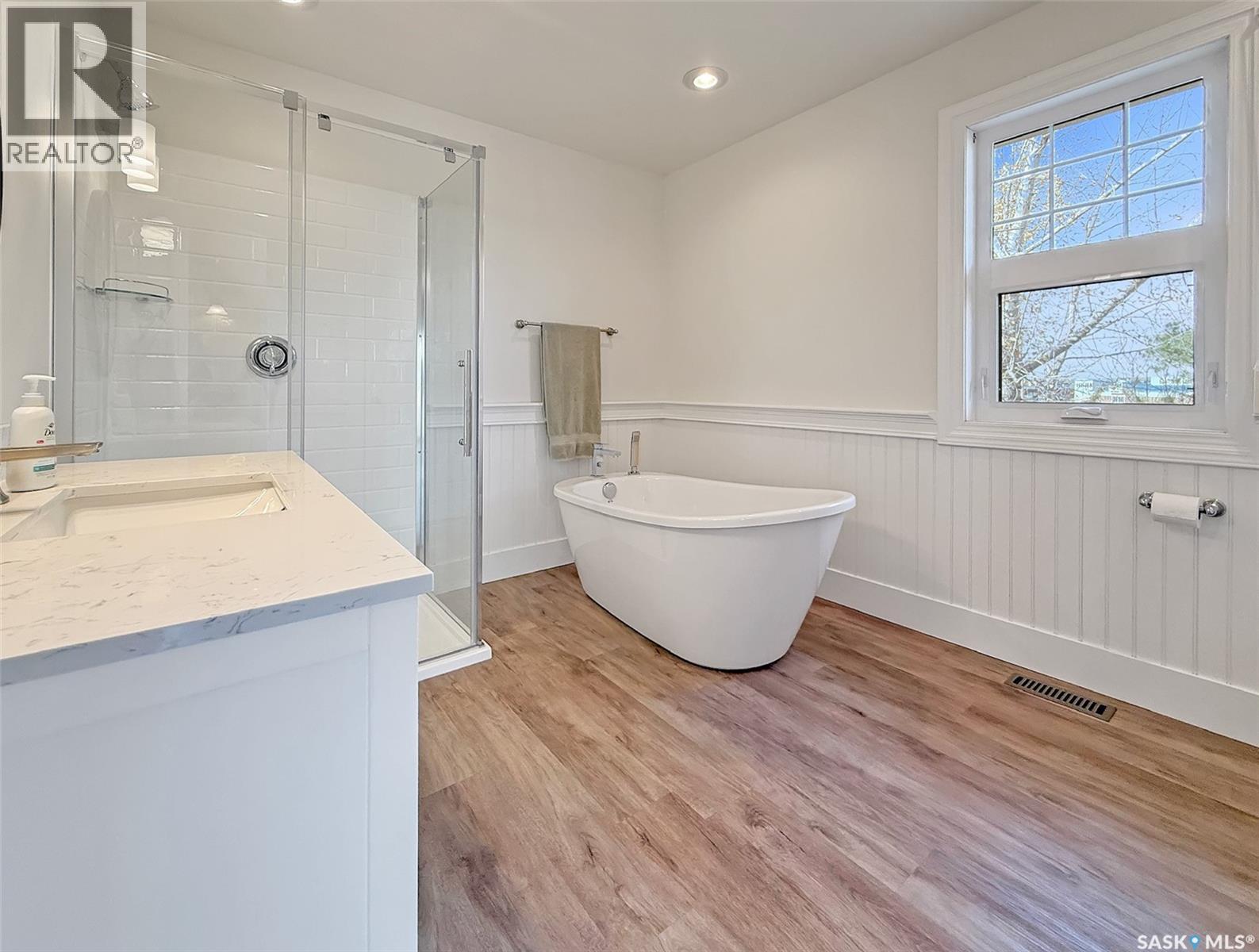 Single Family House 2 Level for Sale in City of Swift Current Acreage Swift Current 