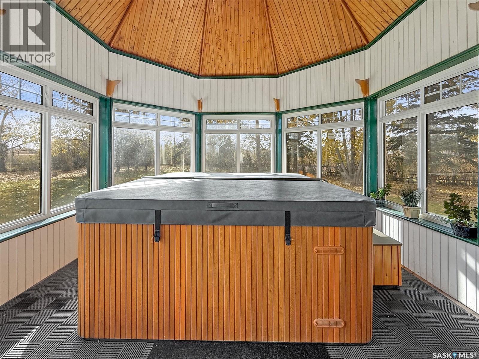 Single Family House 2 Level for Sale in City of Swift Current Acreage Swift Current 