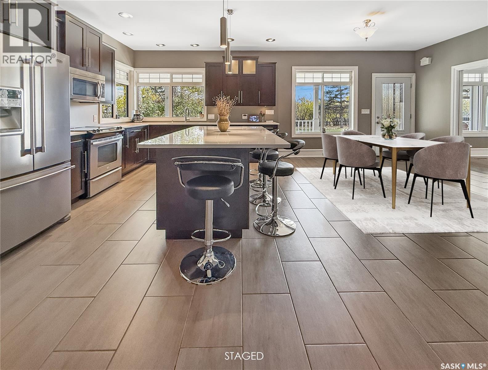 Single Family House 2 Level for Sale in City of Swift Current Acreage Swift Current 