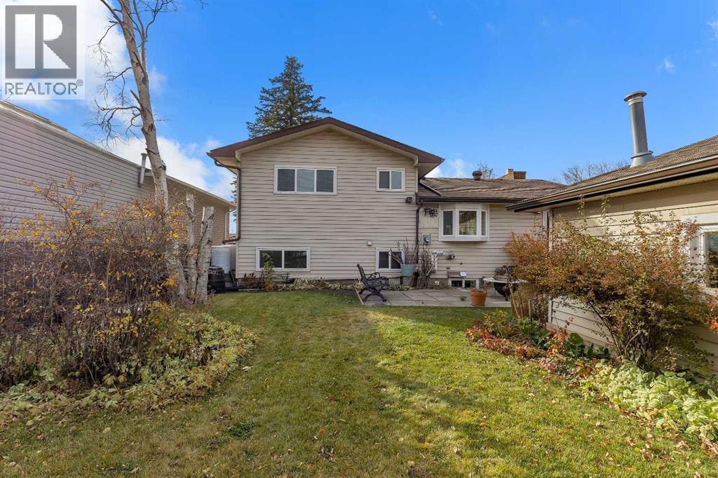 Single Family House 4 Level for Sale in   Avenue NE Rundle Calgary 