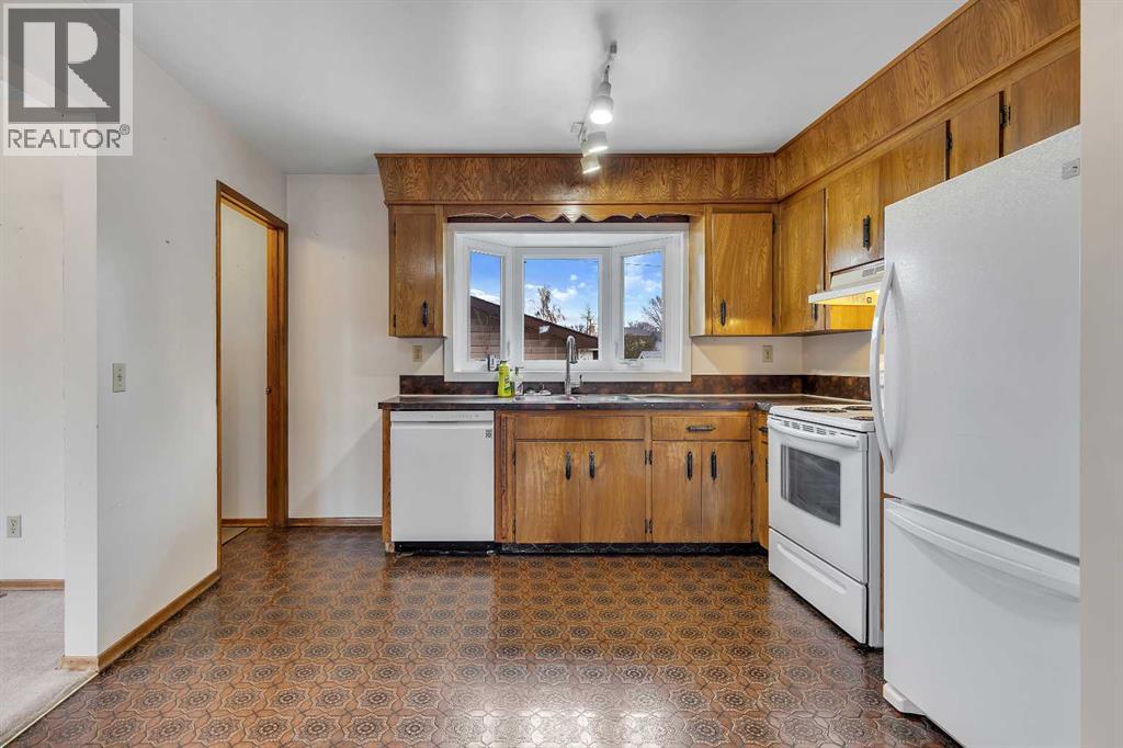 Single Family House 4 Level for Sale in   Avenue NE Rundle Calgary 