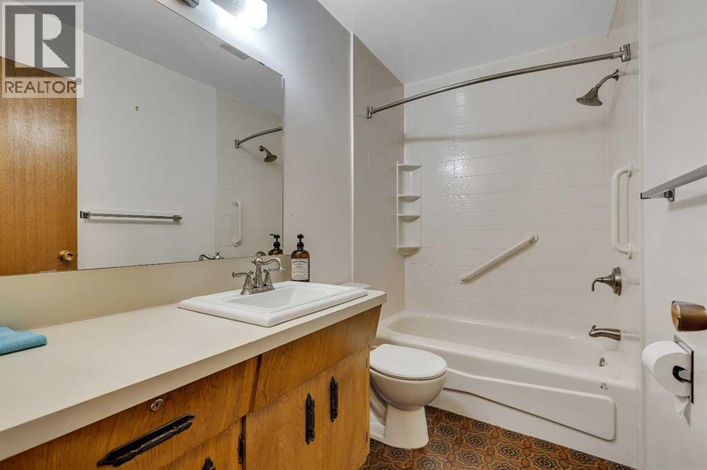 Single Family House 4 Level for Sale in   Avenue NE Rundle Calgary 