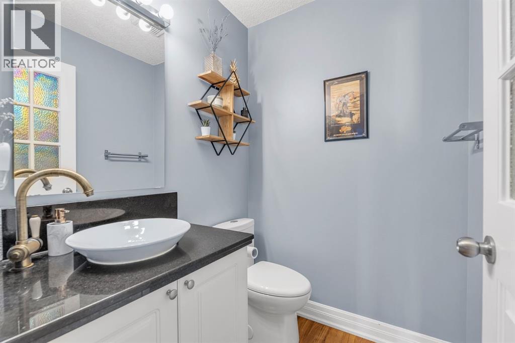 Single Family House for Sale in   Avenue NW Tuxedo Park Calgary 