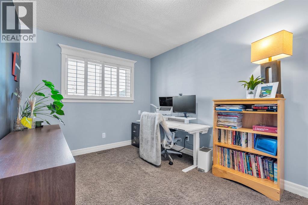 Single Family House for Sale in   Avenue NW Tuxedo Park Calgary 