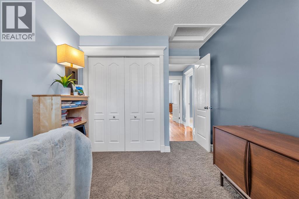 Single Family House for Sale in   Avenue NW Tuxedo Park Calgary 