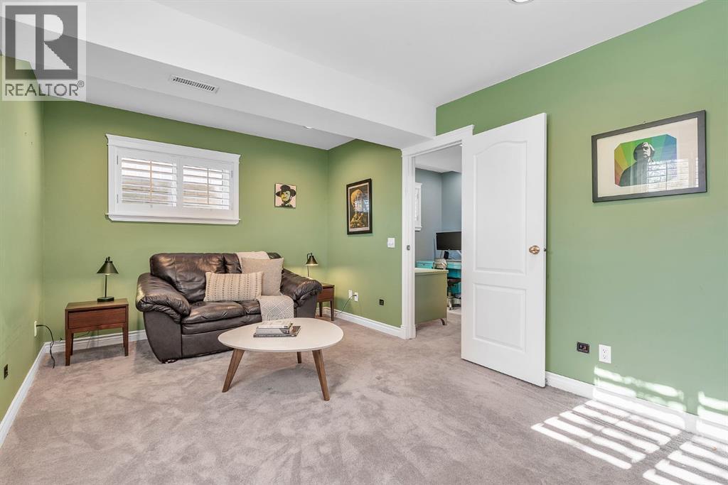 Single Family House for Sale in   Avenue NW Tuxedo Park Calgary 