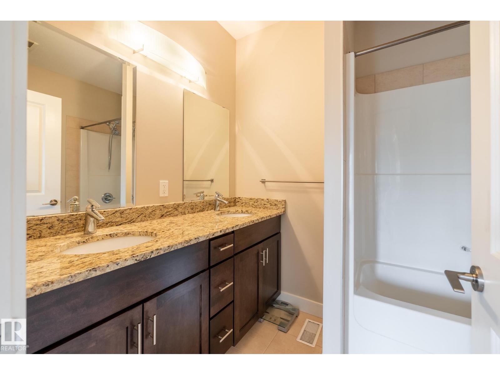 #37 11518 76 AV NW, Edmonton