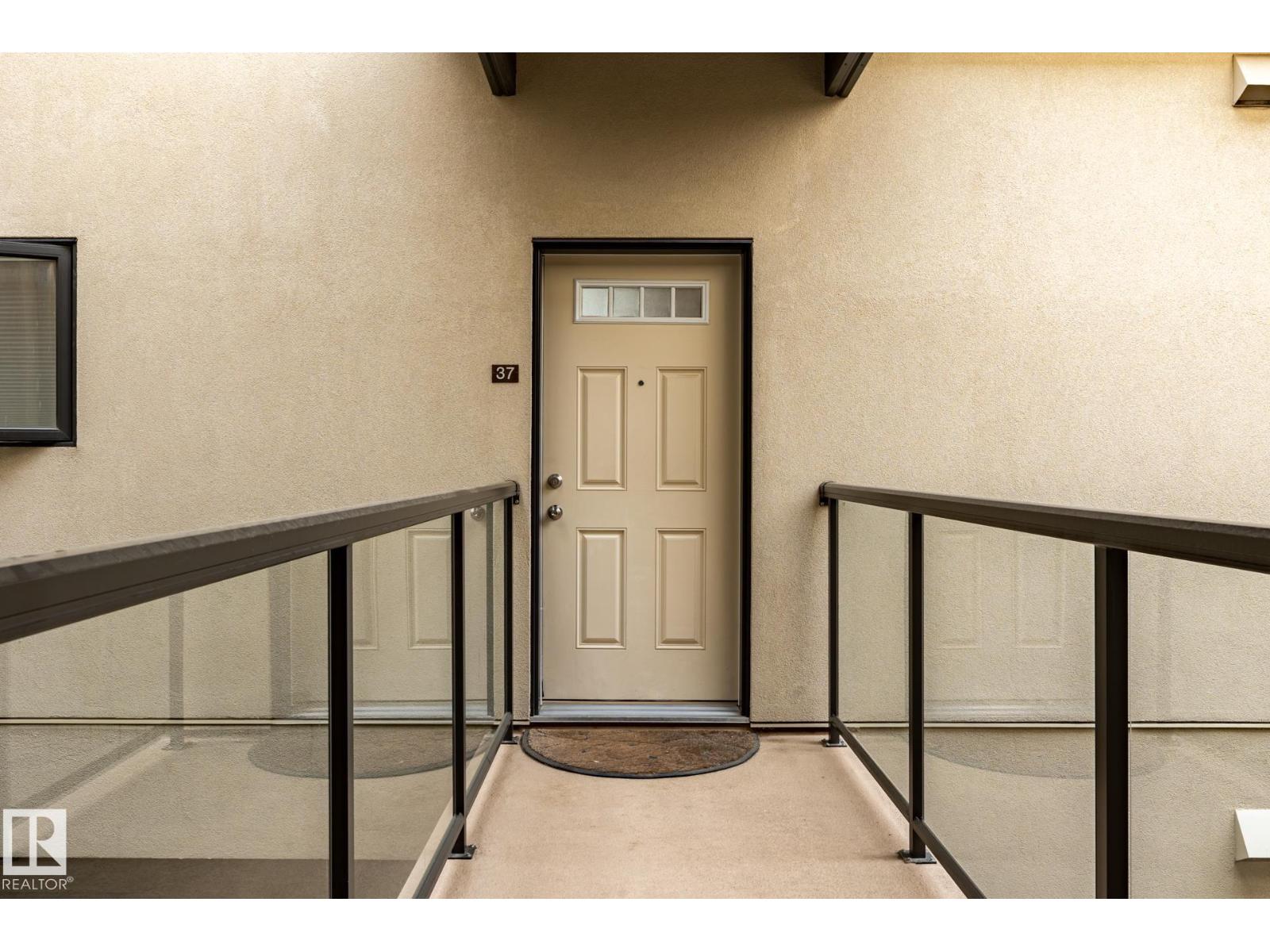 #37 11518 76 AV NW, Edmonton