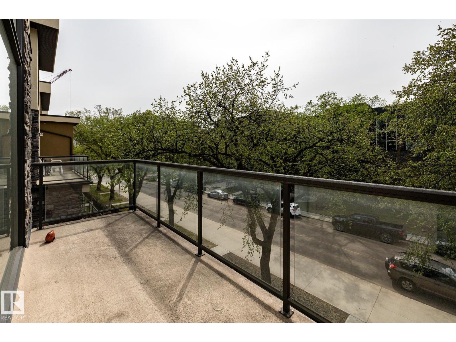 #37 11518 76 AV NW, Edmonton