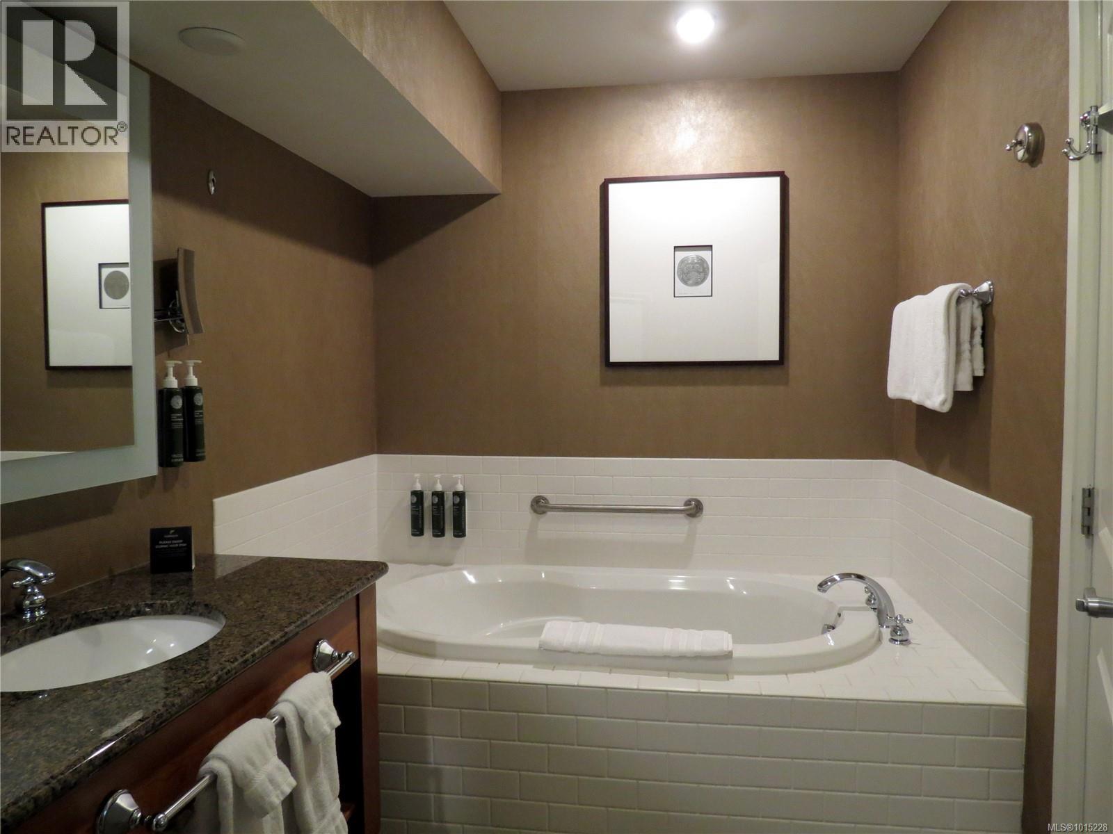 205/207D 1376 Lynburne Pl, Langford