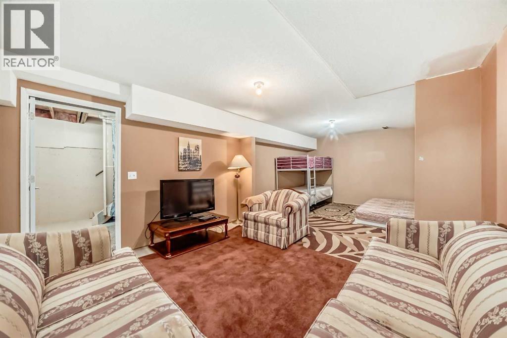 Single Family House for Sale in   Pinehill Place NE Pineridge Calgary 