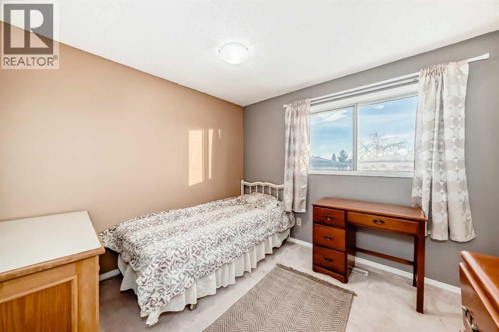 Single Family House for Sale in   Pinehill Place NE Pineridge Calgary 