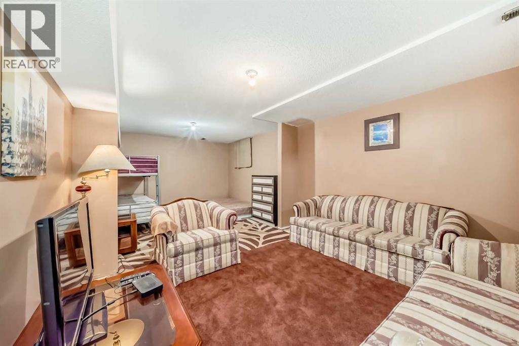 Single Family House for Sale in   Pinehill Place NE Pineridge Calgary 