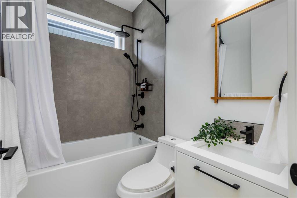 Single Family House for Sale in   Avenue NW West Hillhurst Calgary 