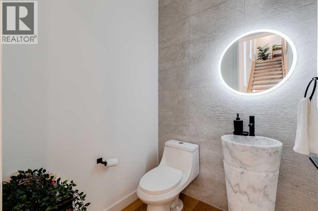 Single Family House for Sale in   Avenue NW West Hillhurst Calgary 