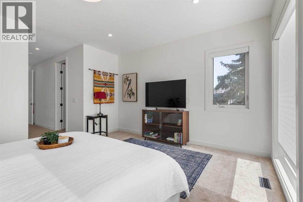 Single Family House for Sale in   Avenue NW West Hillhurst Calgary 