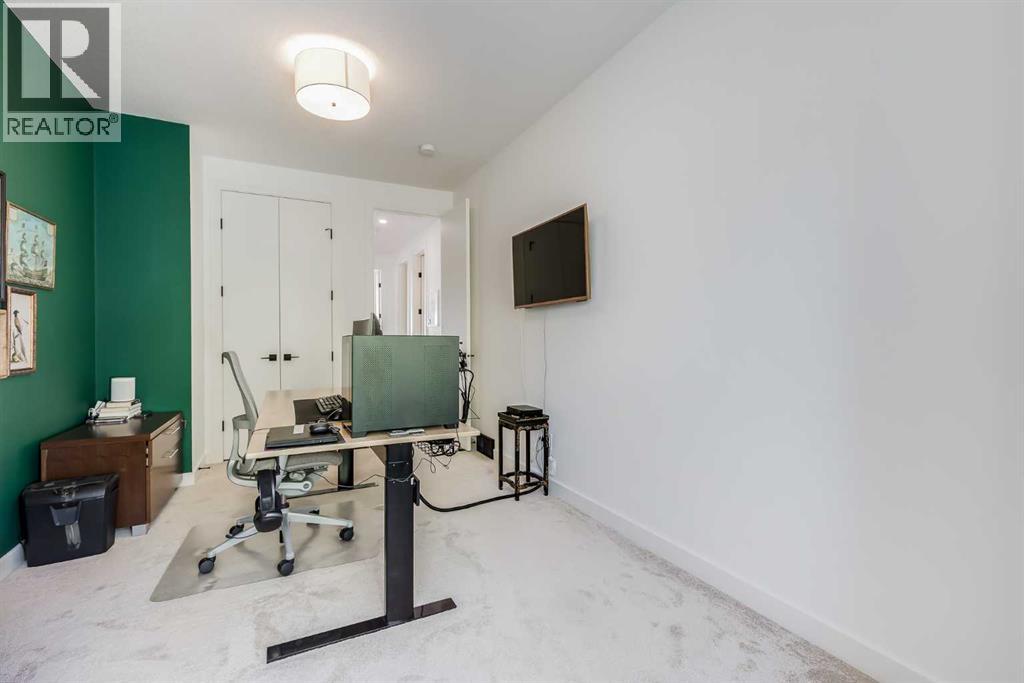 Single Family House for Sale in   Avenue NW West Hillhurst Calgary 