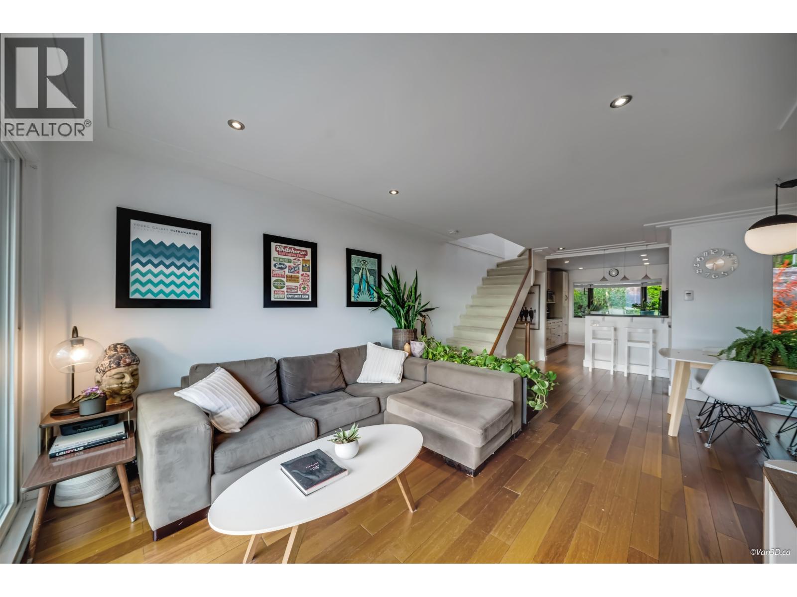 430 CROSSCREEK ROAD, Lions Bay