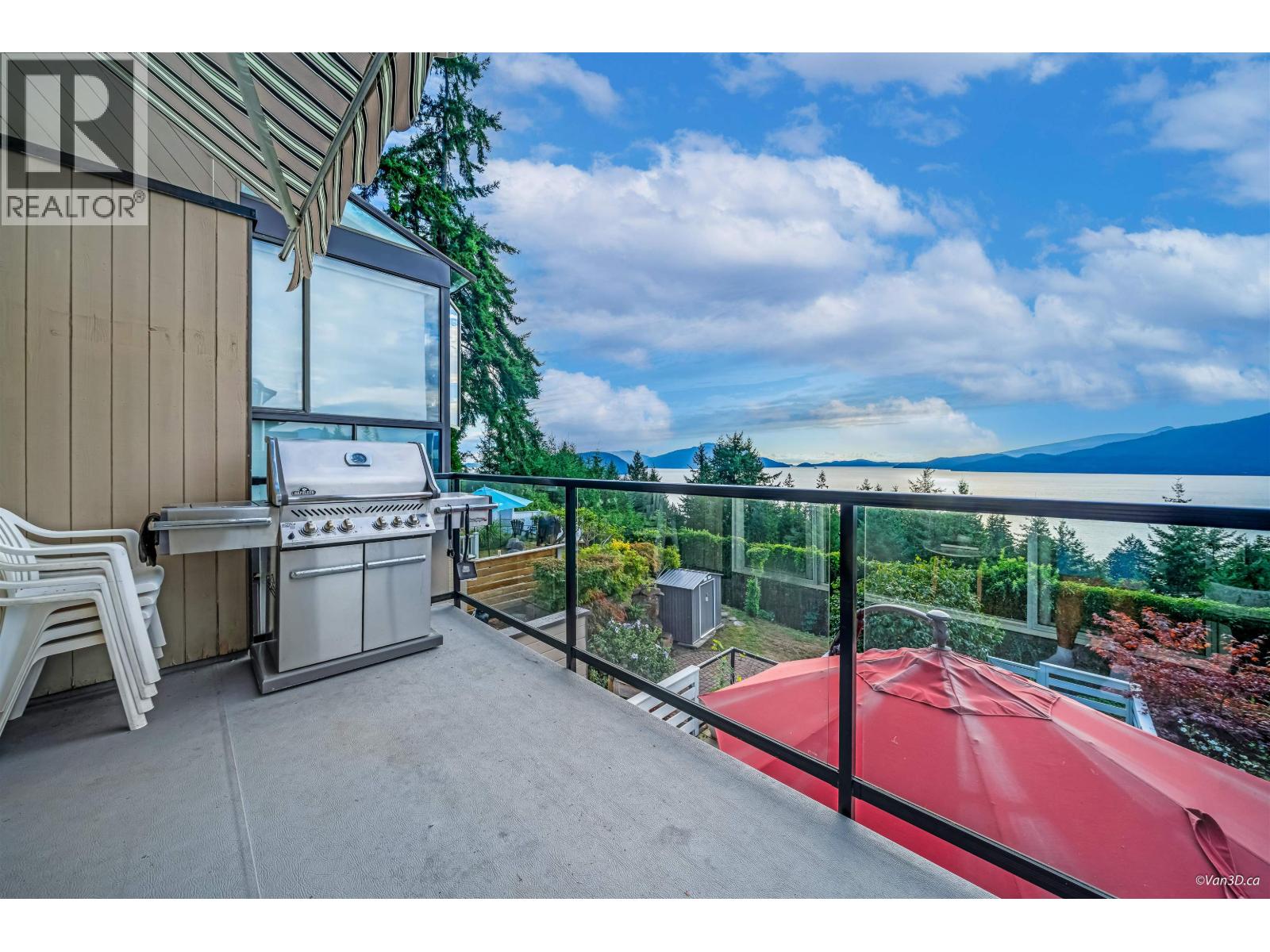 430 CROSSCREEK ROAD, Lions Bay