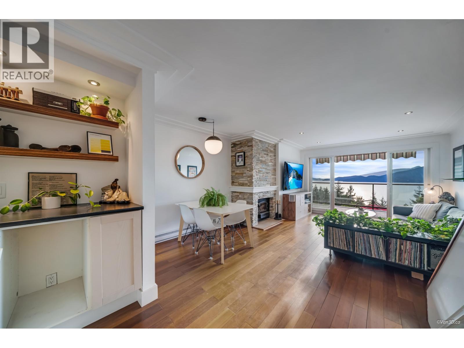 430 CROSSCREEK ROAD, Lions Bay