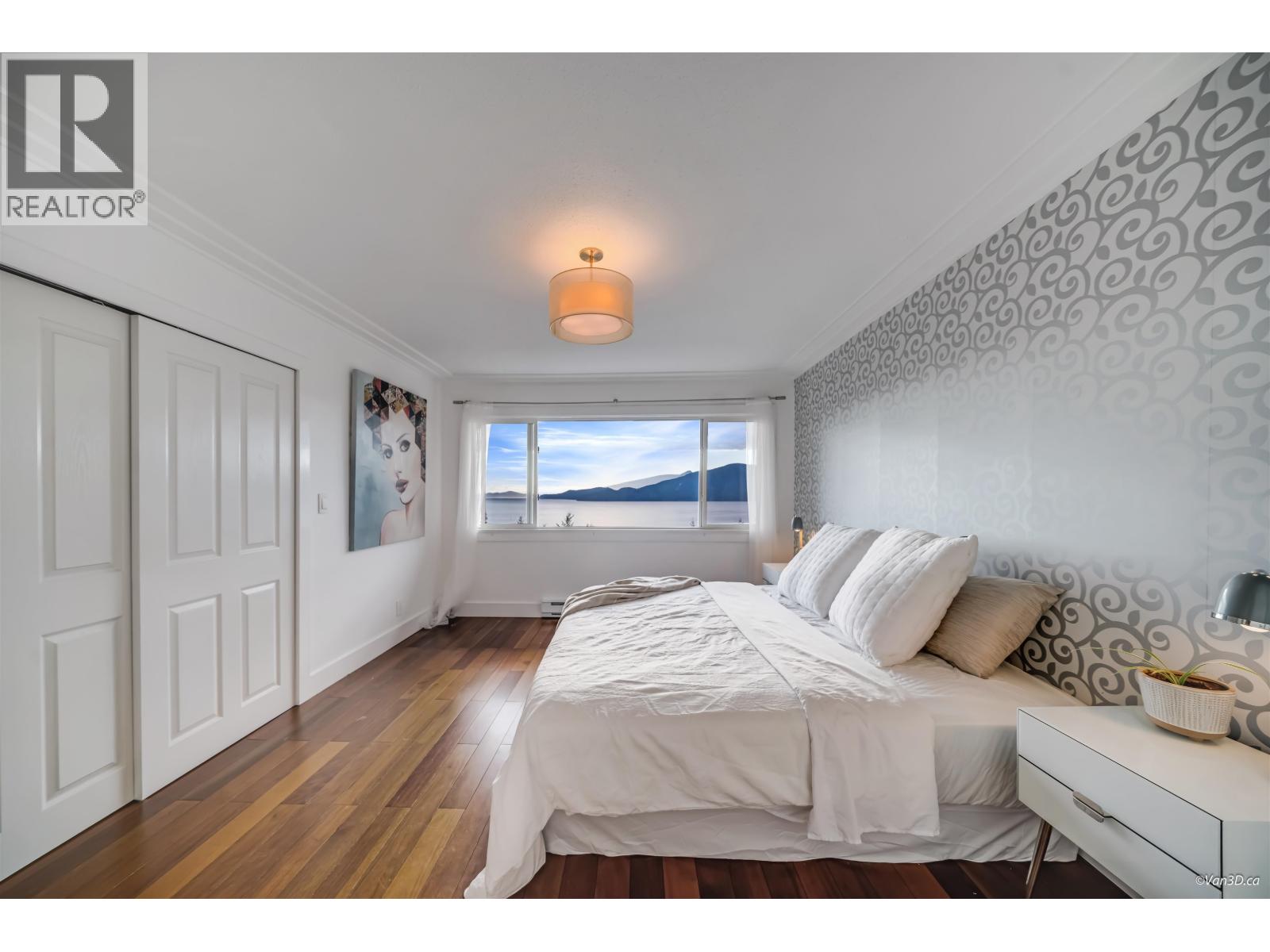 430 CROSSCREEK ROAD, Lions Bay