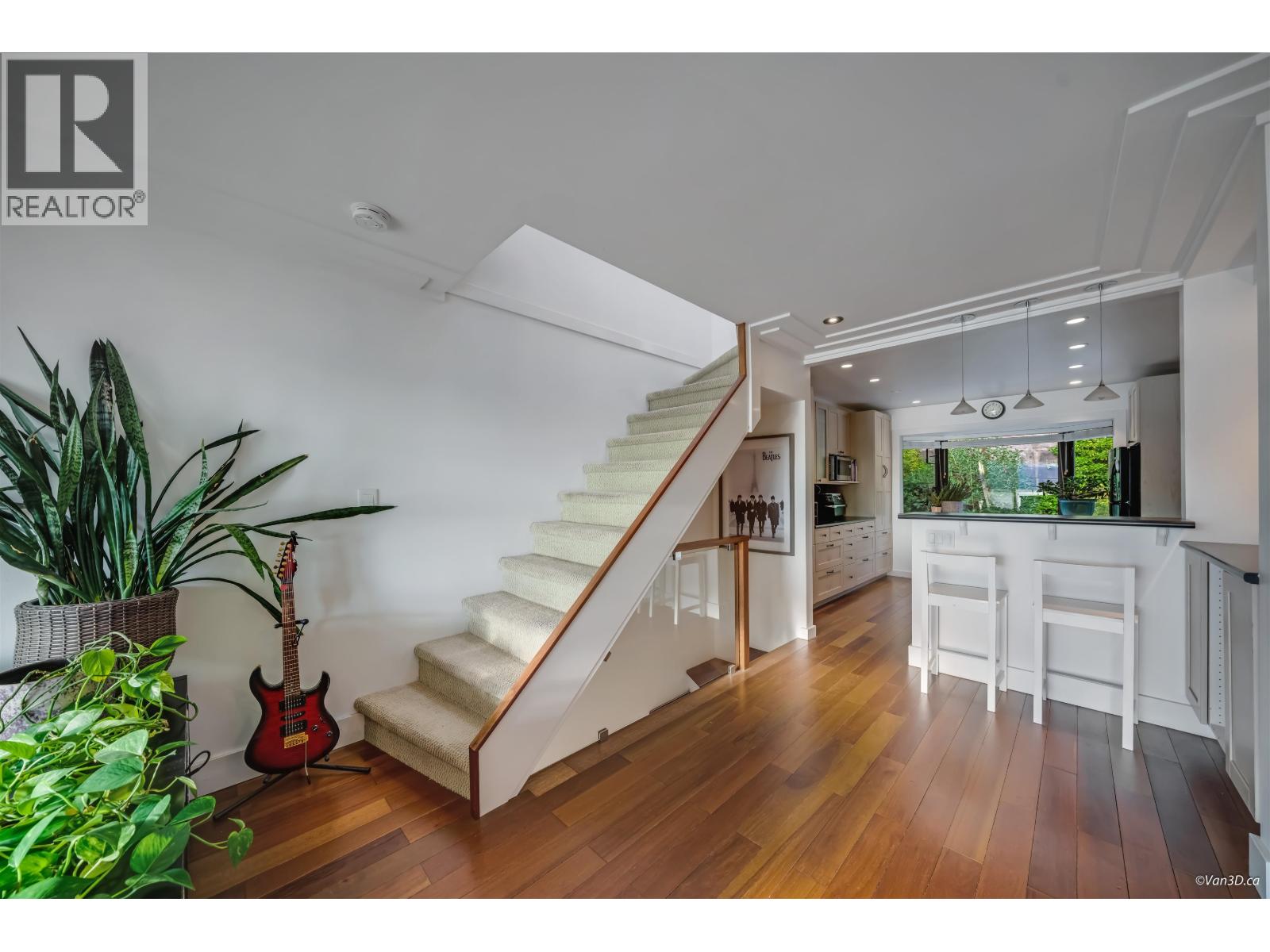 430 CROSSCREEK ROAD, Lions Bay