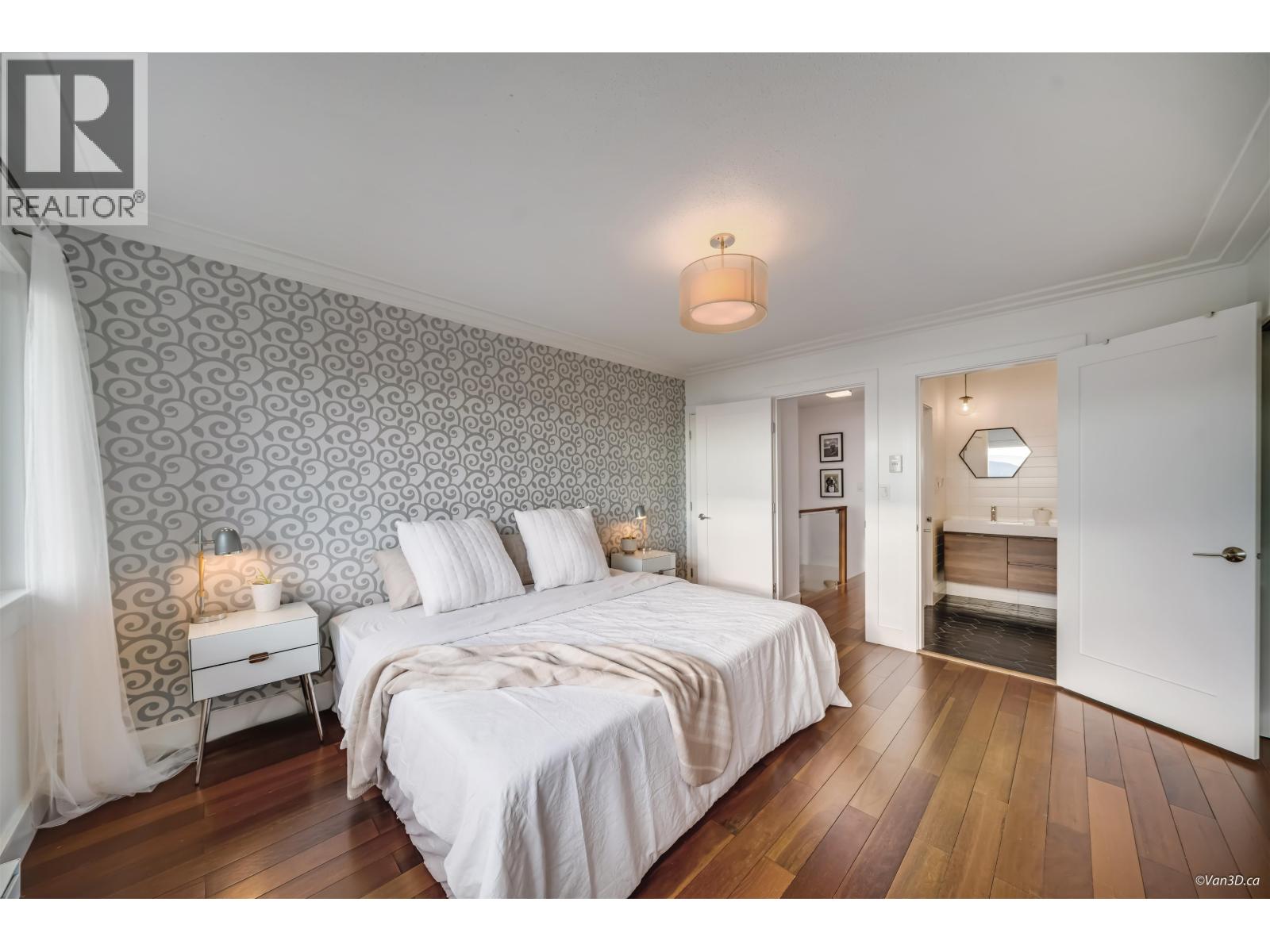 430 CROSSCREEK ROAD, Lions Bay