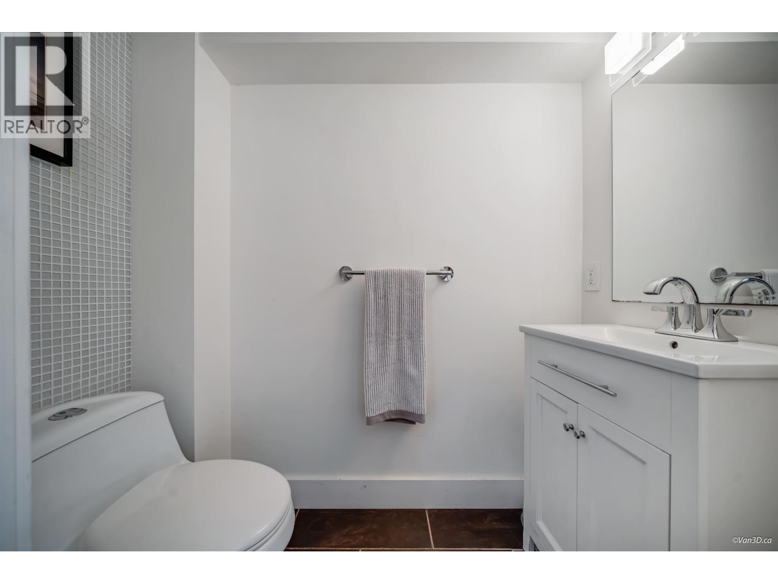 430 CROSSCREEK ROAD, Lions Bay