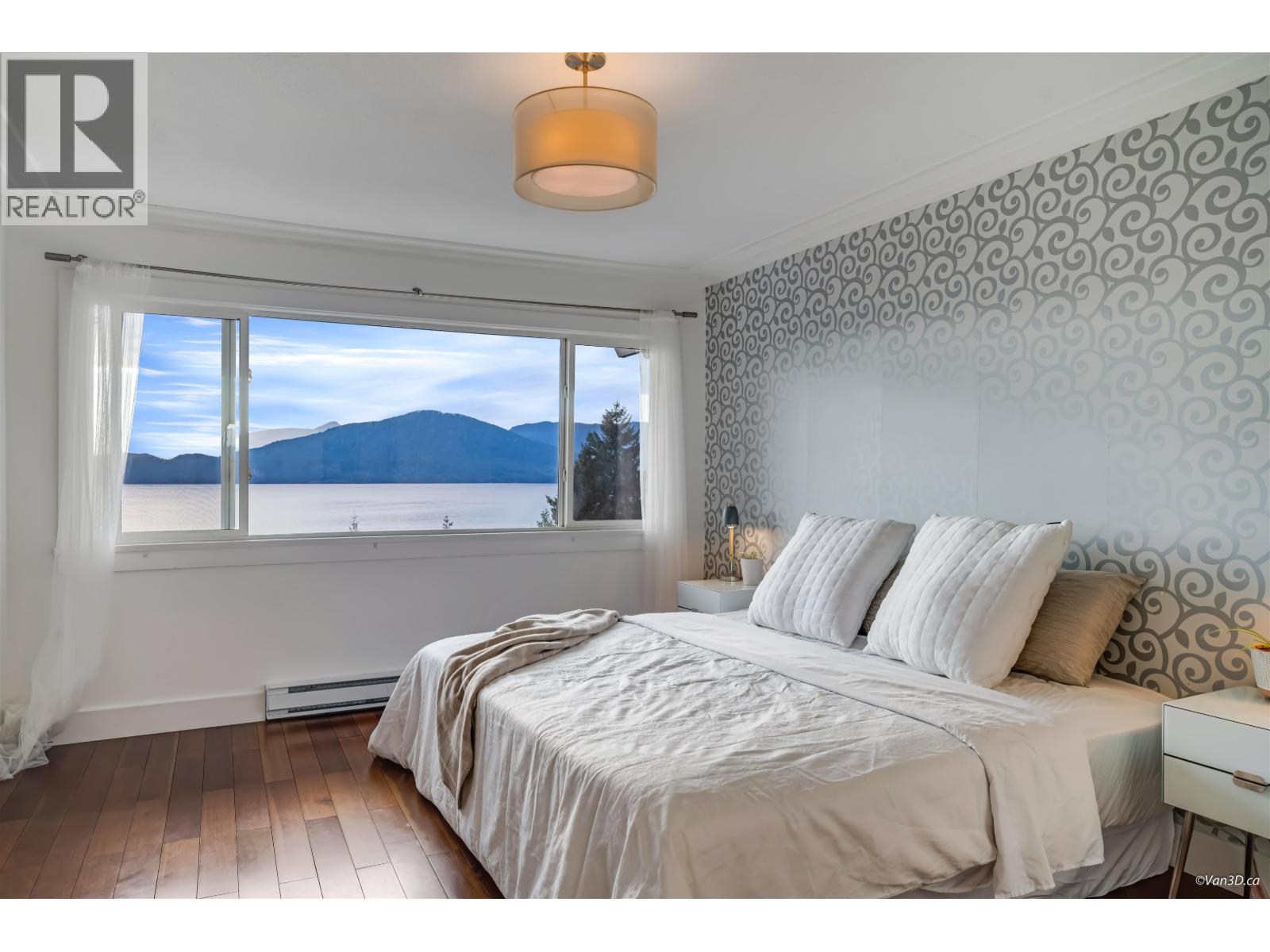 430 CROSSCREEK ROAD, Lions Bay