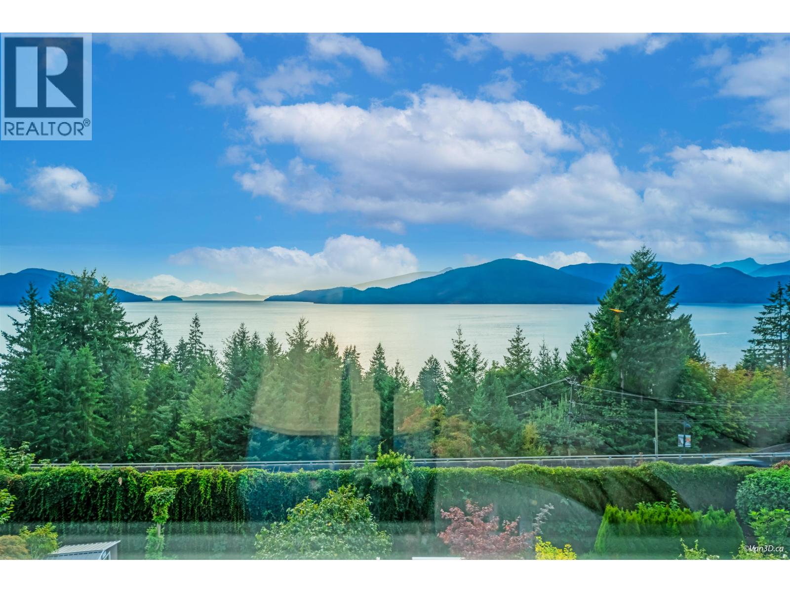 430 CROSSCREEK ROAD, Lions Bay