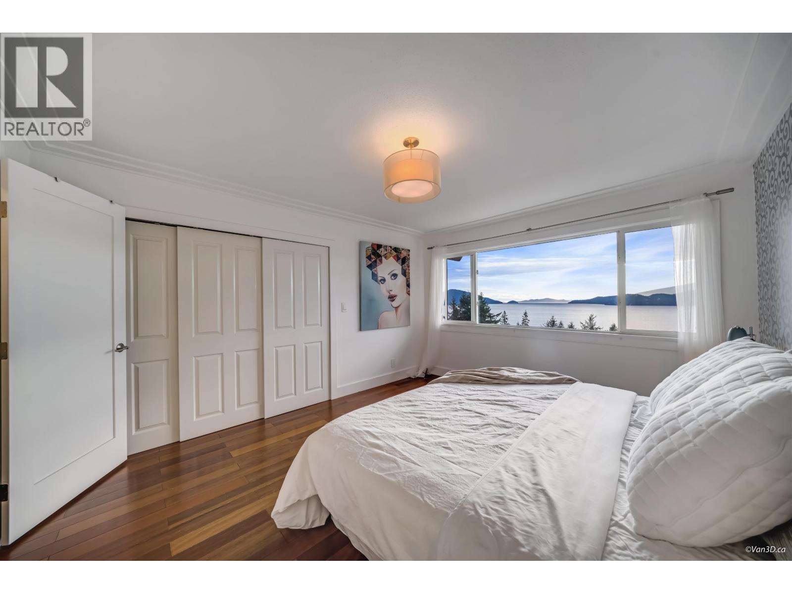 430 CROSSCREEK ROAD, Lions Bay