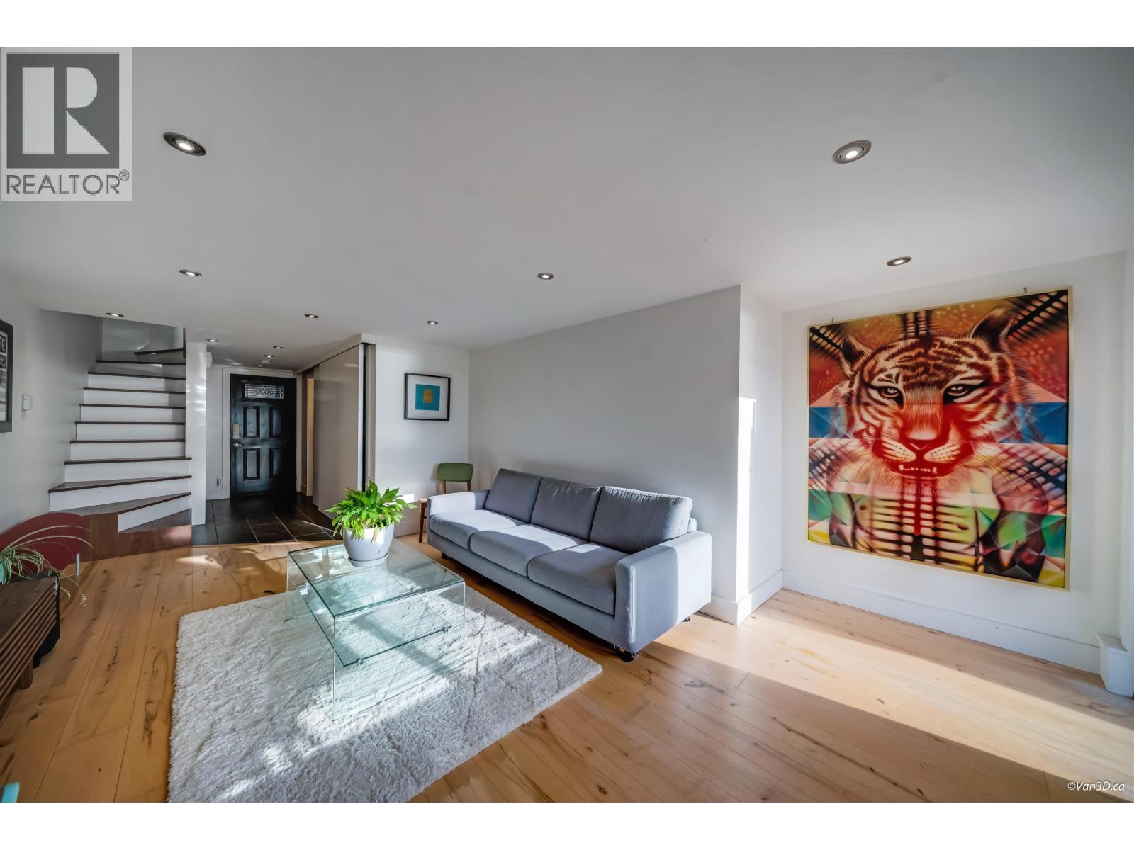 430 CROSSCREEK ROAD, Lions Bay