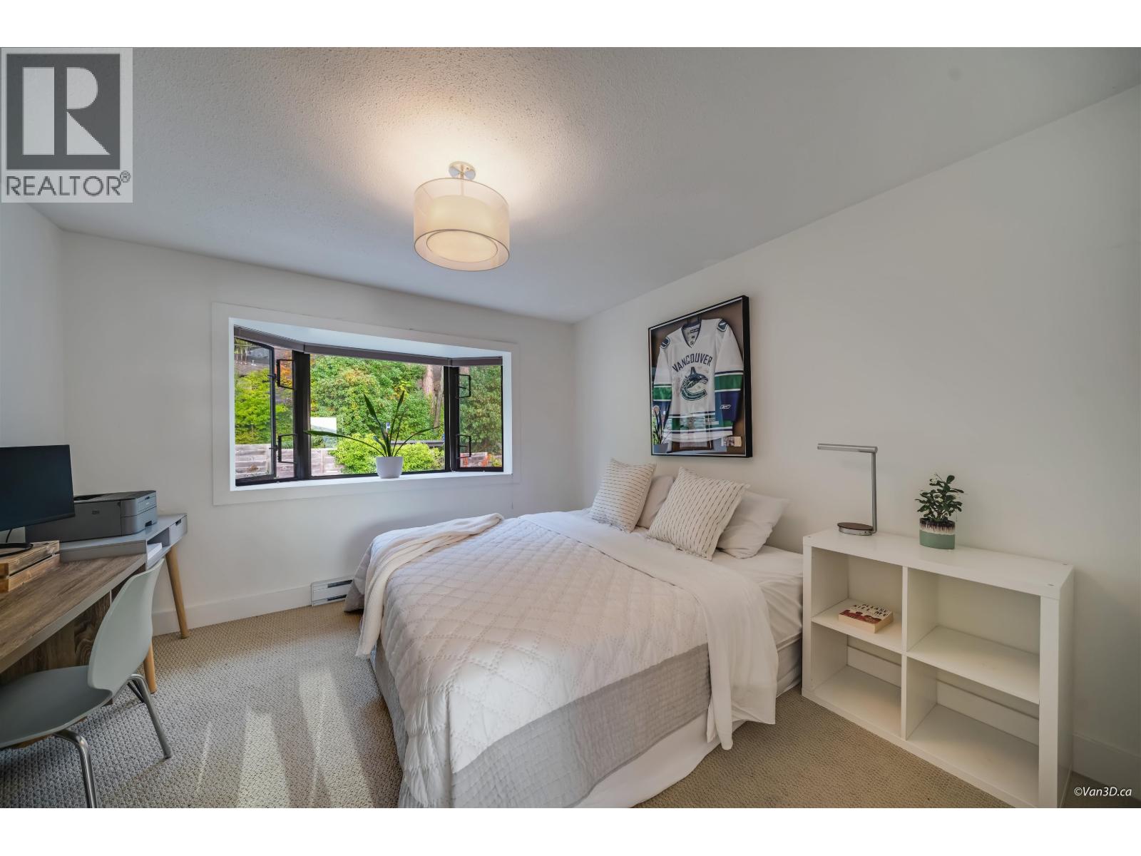 430 CROSSCREEK ROAD, Lions Bay