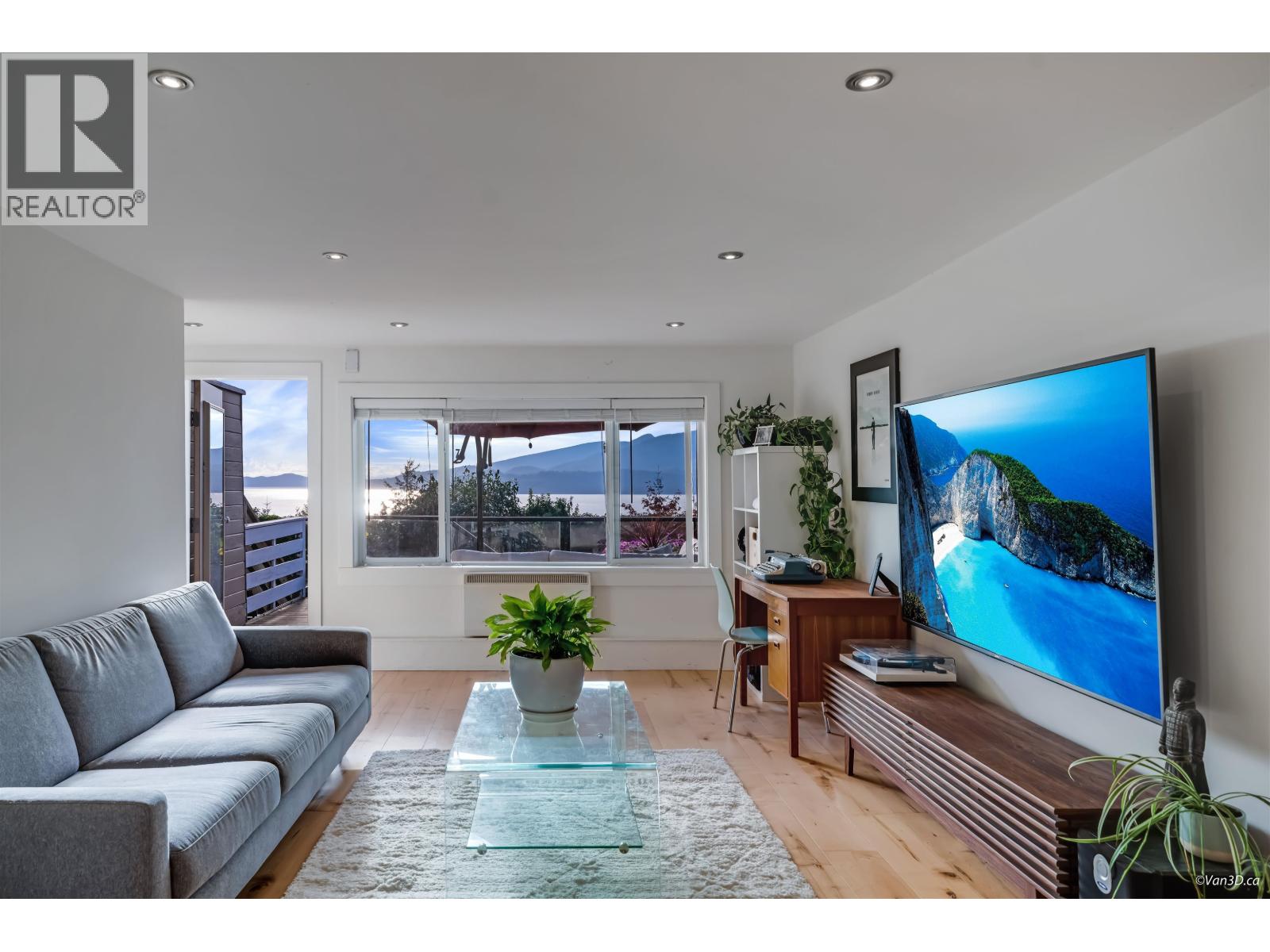 430 CROSSCREEK ROAD, Lions Bay