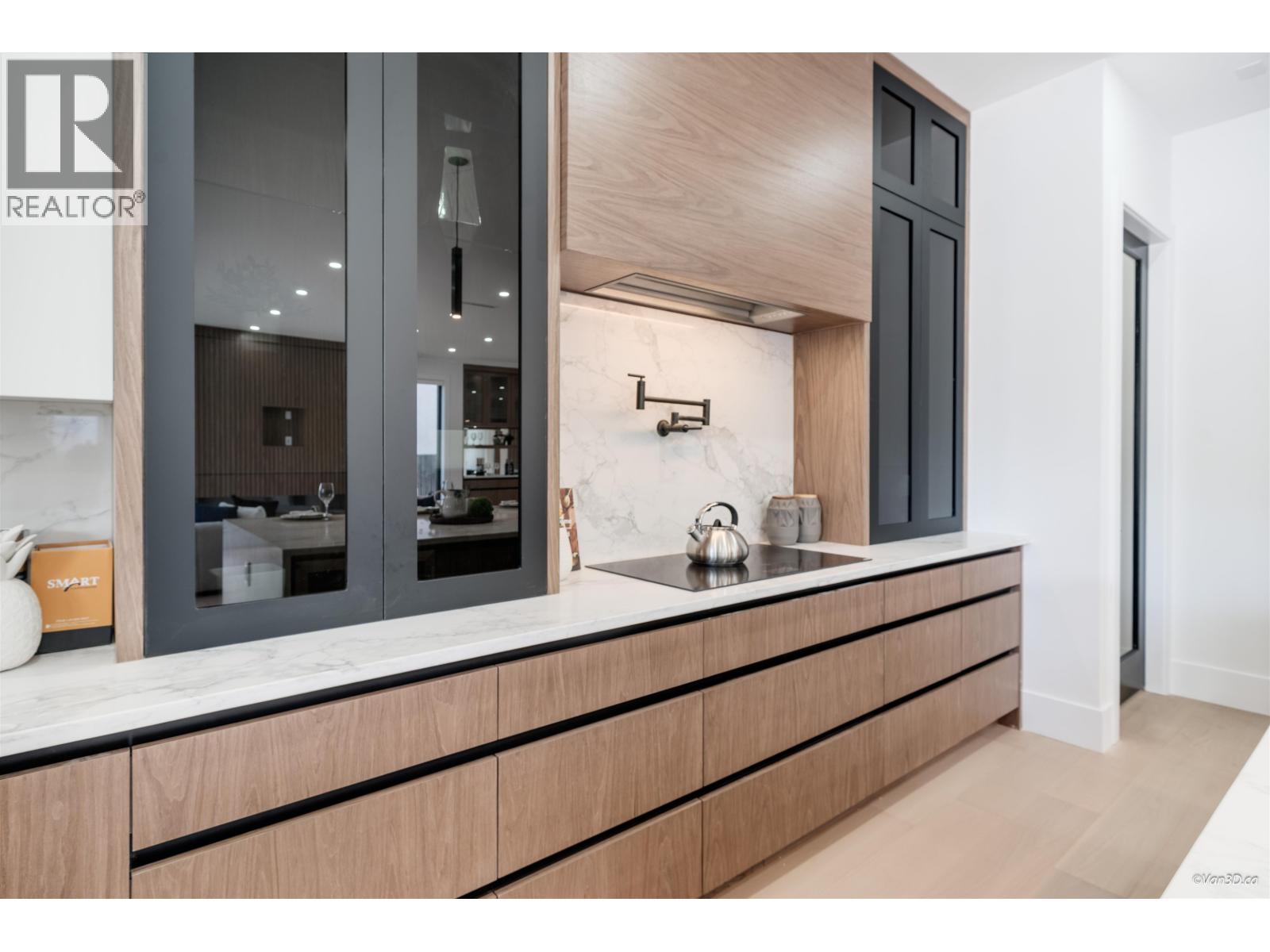 817 CORNELL AVENUE, Coquitlam