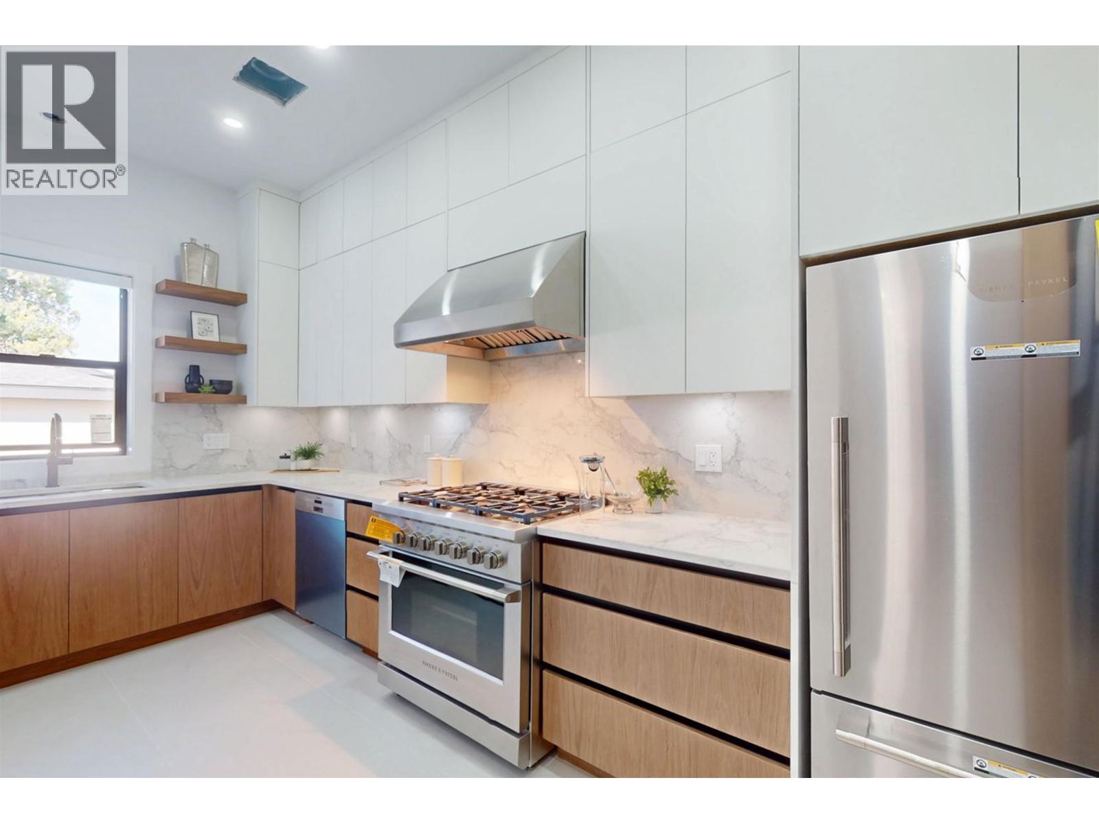 817 CORNELL AVENUE, Coquitlam